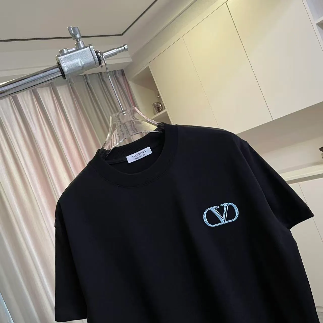 VALENTIN* Warren 2026 Summer New Arrival Personalized letter logo embroidered flowers Customized fabric 300g Short-sleeved T-shirt Men and women Same Style Size: S M L XL XXL Five codes Color: Black White Purple